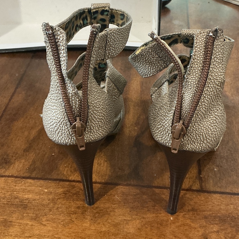 Bisou Bisou Textured Beige Strappy Heels - Picture 3 of 6